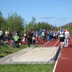 27 deltakere trosset regn og vind